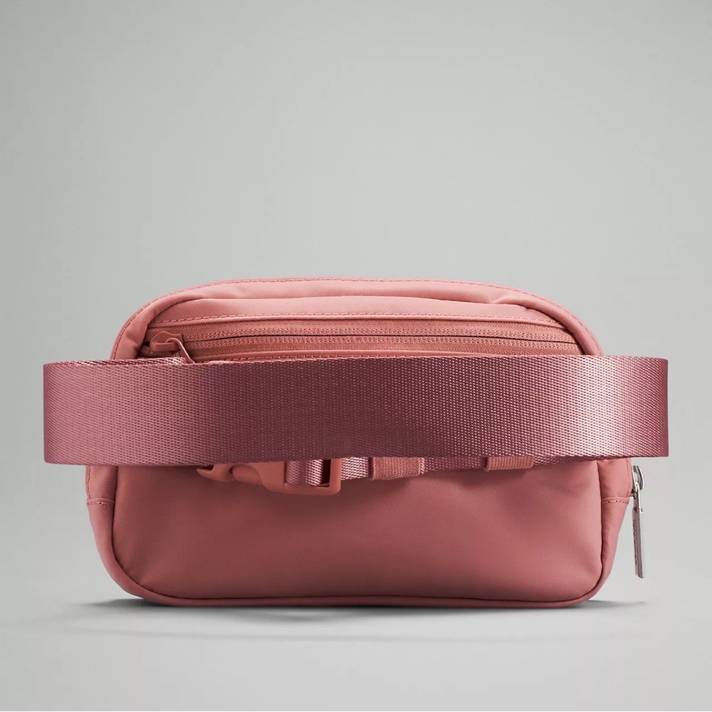 💗BNIB LULULEMON Everywhere Belt Bag💗 - Picture 5 of 7